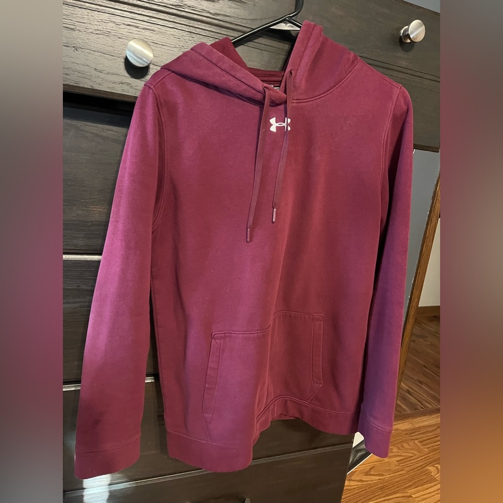 Maroon under Armour hoodie